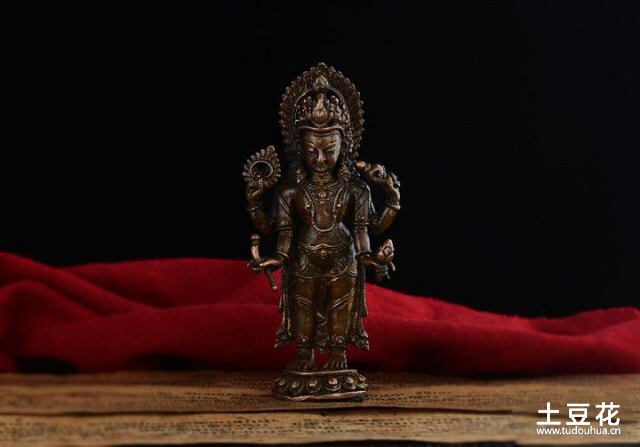 15—16世纪印度铜鎏金毗湿奴像一尊