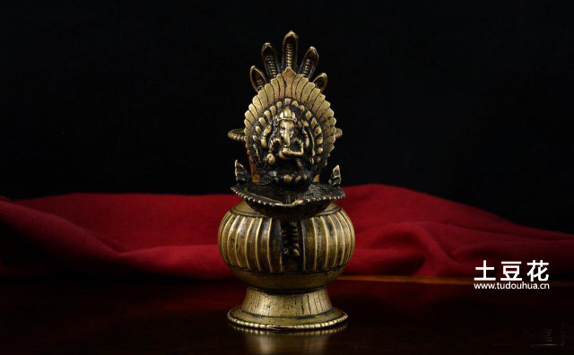 十八世纪精品象鼻财神贡杯 铜器