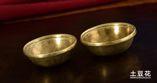 黄金铜器碗