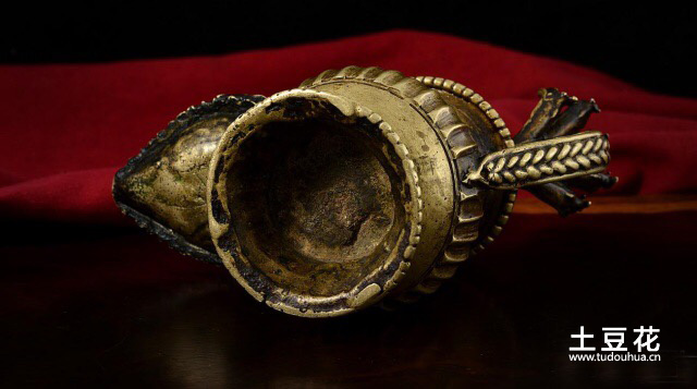 十八世纪象鼻财神贡杯底