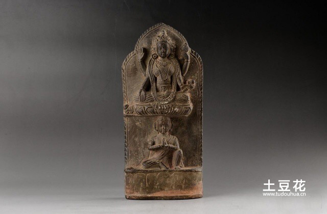 十八世纪尼泊尔石雕佛
