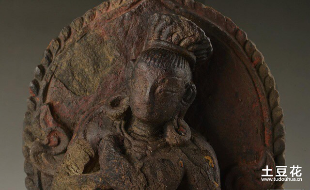 尼泊尔老石雕佛像头部
