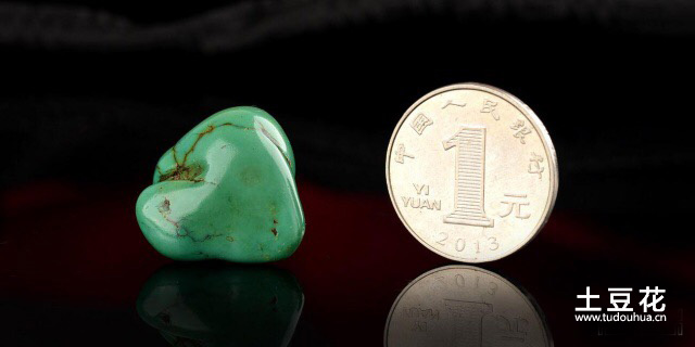 老绿松石与硬币对比