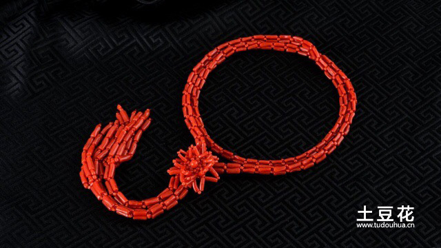 牛血红珊瑚项链